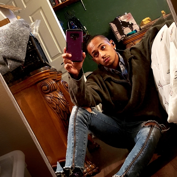 Meet your Posher, Michael 🌺🏝 - Picture 5 of 16